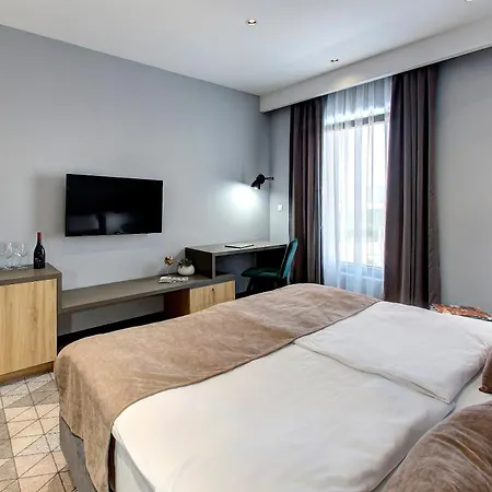 Emporia Mostar 4*